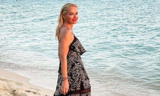 Μαρία Μπεκατώρου: Βραδινή έξοδος με τον σύζυγό της, Αντώνη στα σοκάκια της Μυκόνου