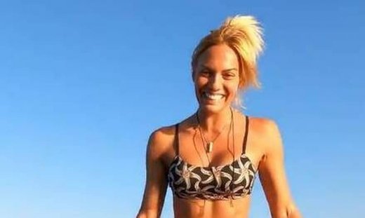 Ιωάννα Μαλέσκου: Το βίντεο μέσα από τη θάλασσα με τον σκύλο της έγινε viral