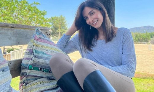 Αντιγόνη Κουλουκάκου: Μαυρισμένη και χωρίς μακιγιάζ η Ιουλία από τη Γη της Ελιάς