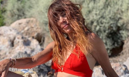 Μυρτώ Αλικάκη: Δεν υπάρχει το κορμί της στα 50 της - Οι νέες φώτο της με μπικίνι είναι απίθανες