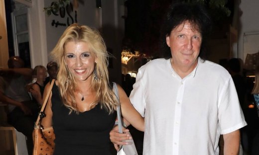 Μιχάλης Τσαουσόπουλος: Για διακοπές με τη σύζυγό του στη Μύκονο!