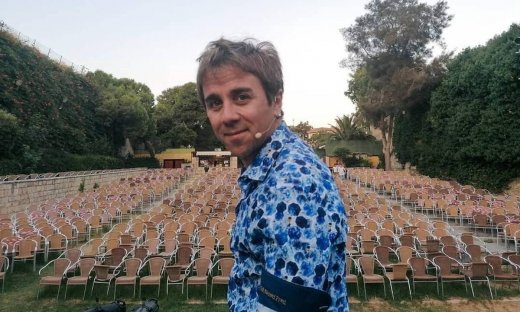 Θανάσης Τσαλταμπάσης: «Πιστεύω ότι τα δεινά λάβωσαν το περίβλημα του θεάτρου και όχι την ουσία του»