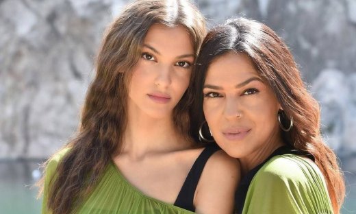 Η 19χρονη κόρη της Ναταλίας Δραγούμη έχει πάρει το ταπεραμέντο της και το ύψος του πατέρα της