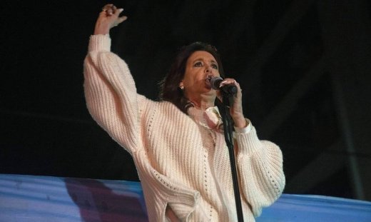 Τρόμος στην Αργεντινή: Η στιγμή που ένοπλος σημαδεύει την αντιπρόεδρο Kίρσνερ - Newsbomb.gr