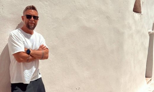 Γιάννης Βαρδής: «Πέρασαν 8 χρόνια. Ακόμα προσπαθώ να διαχειριστώ τον θάνατο του πατέρα μου»