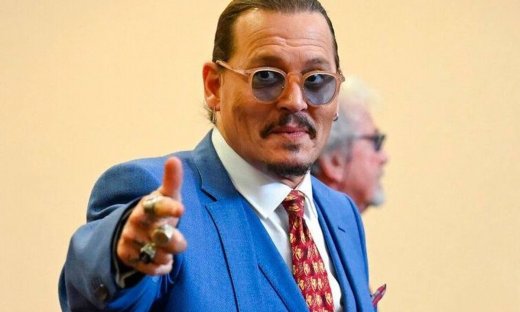 «Έξαλλος» ο Τζόνι Ντεπ, με post του προειδοποιεί για τους απατεώνες που χρησιμοποιούν το όνομά του