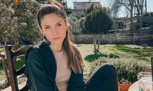 Η Γη της ελιάς: Η Μυρτάλη «έκαψε» την Αθηνά στο δικαστήριο και το Twitter ξεσηκώθηκε