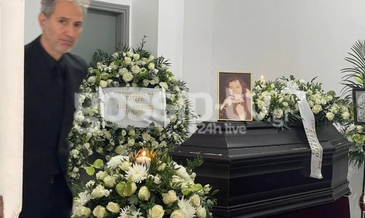 Κηδεία Κόκοτα: Σε βαρύ κλίμα το τελευταίο «αντίο» στον μεγάλο τραγουδιστή