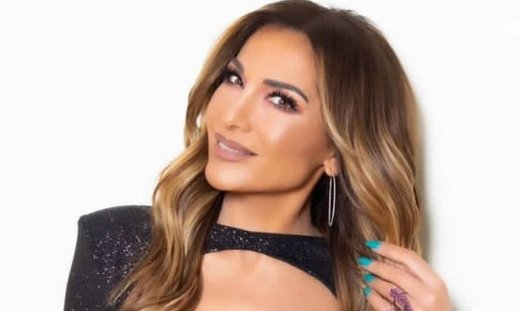 Δέσποινα Βανδή: Απαστράπτουσα στην πρεμιέρα του J2US- Το ασημί φόρεμα και το καλλίγραμμο κορμί!