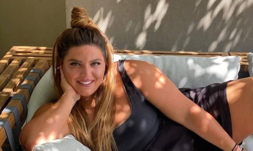 Δανάη Μπάρκα: «Η συντροφικότητα υπάρχει ευτυχώς πάντα στη ζωή μου»