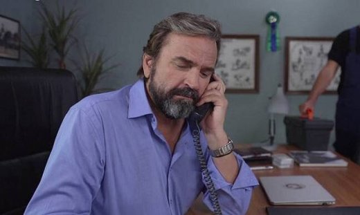 Άγρια γη: Ο Θωμάς, σοκαρισμένος, μαθαίνει ότι ο Αλέξης ευθύνεται για τον θάνατο του φίλου του