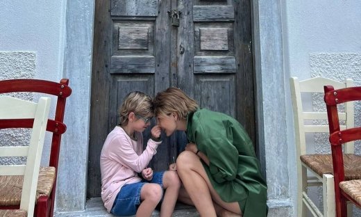 Ευδοκία Ρουμελιώτη: Πήγε βόλτα με τον γιο της και χόρεψε μαζί του