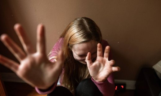 Υπόθεση βιασμών: Ποιο είναι το μέλλον της 12χρονης βάσει ειδικού