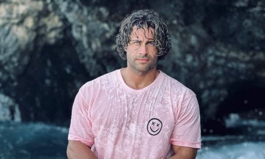 Κωνσταντίνος Βασάλος: Τι κι αν μπαίνει Νοέμβρης, εκείνος «δάμασε» τα κύματα!