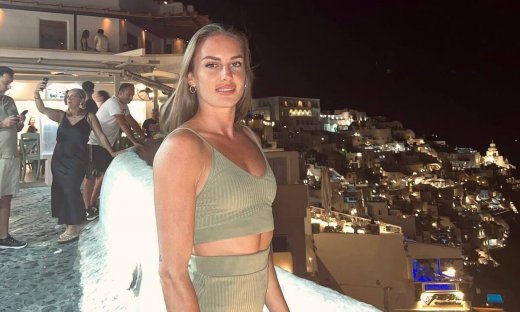 Κατερίνα Δαλάκα: Ποζάρει με λευκό μπικίνι σε πισίνα του Miami και «ανεβάζει την θερμοκρασία»!