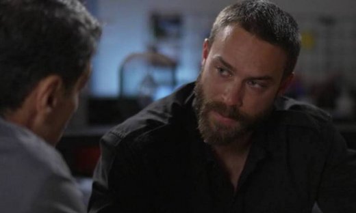 Άγρια γη: Ο Στέφανος βλέπει τον Άρη και την Όλγα να φιλιούνται