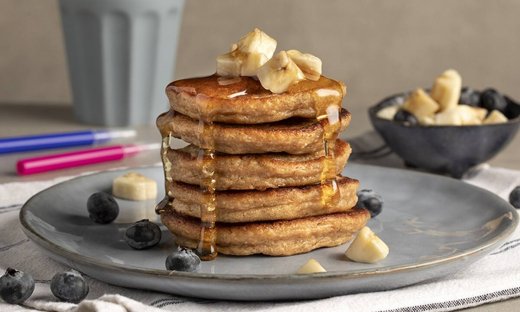Pancakes με βρόμη και μπανάνα από τον Άκη Πετρετζίκη!