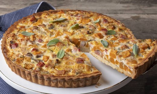 Τάρτα με κολοκύθα, φασκόμηλο και μπέικον από τον Άκη Πετρετζίκη!