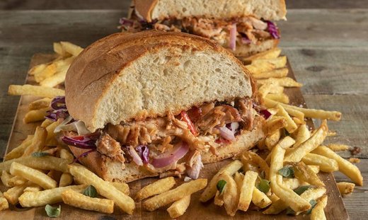 Σάντουιτς με καραμελωμένα χοιρινά ribs από τον Άκη Πετρετζίκη