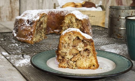 Κέικ μήλου από τον Άκη Πετρετζίκη