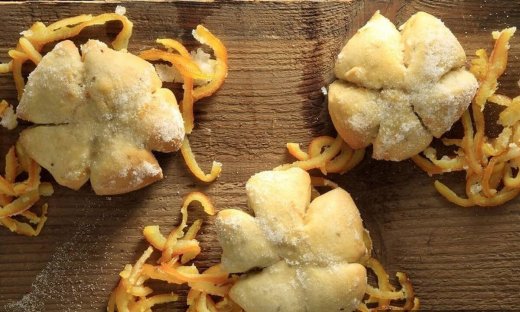 Γλυκά ψωμάκια με πορτοκάλι και γλυκάνισο από τον Άκη Πετρετζίκη