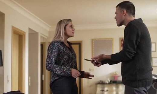 Άγρια γη: Ο Αλέξης μεταφέρεται ελαφρά τραυματισμένος στο νοσοκομείο