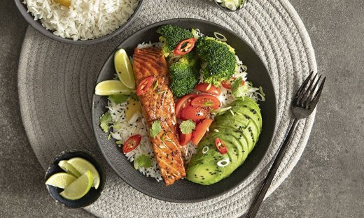 Σολομός με σάλτσα τεριγιάκι από τον Άκη Πετρετζίκη