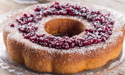 Φανταστική συνταγή για κέικ με μανταρίνια και ρόδι από τον Άκη Πετρετζίκη