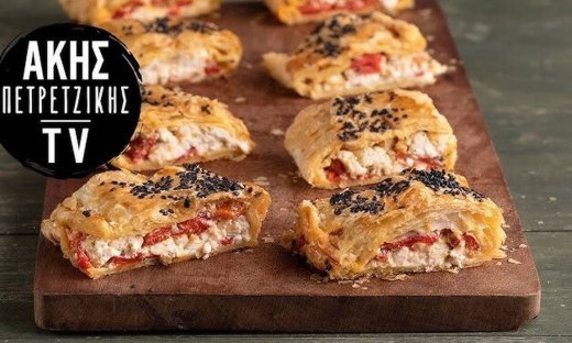 Μπαστούνια σφολιάτας με πιπεριές Φλωρίνης από τον Άκη Πετρετζίκη