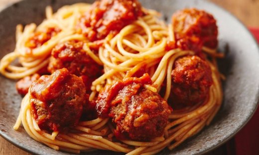 Μακαρονάδα με κοκκινιστά κεφτεδάκια - Τη ζητήσατε και ιδού