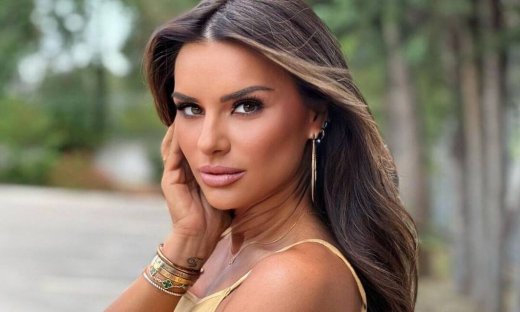 Η Ελένη Τσολάκη στόλισε το Χριστουγεννιάτικο δέντρο και το αποτέλεσμα είναι παραμυθένιο