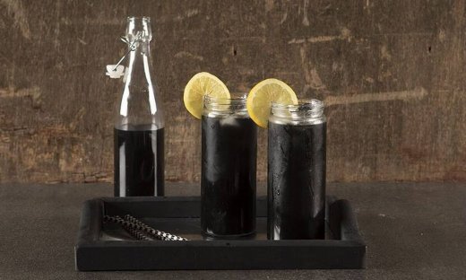 Μαύρη λεμονάδα από τον Άκη Πετρετζίκη!
