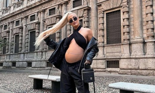 Ιωάννα Τούνη: Ποζάρει στο κρεβάτι της με φουσκωμένη κοιλίτσα και ανυπομονεί να γίνει μαμά!