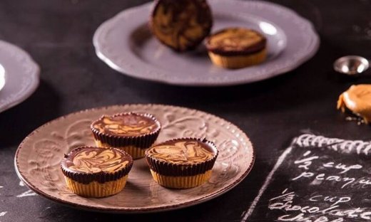 Γλύκισμα με σοκολάτα και φιστικοβούτυρο από τον Άκη Πετρετζίκη