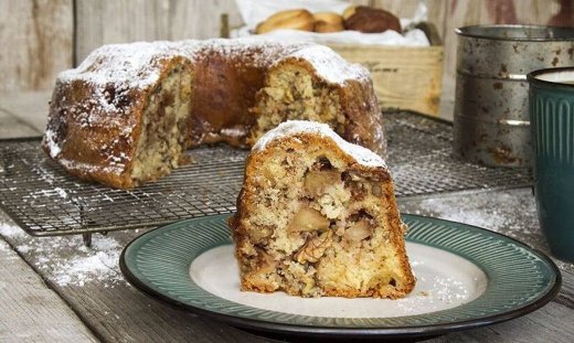 Κέικ μήλου από τον Άκη Πετρετζίκη