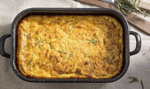 Φτιάξτε την πιο εύκολη και νόστιμη τραχανόπιτα όπως ο Άκης Πετρετζίκης