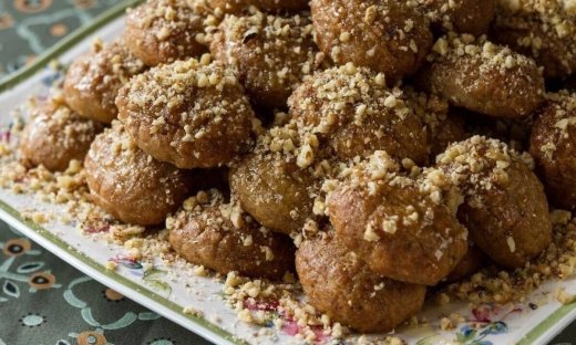 Τα μελομακάρονα του Άκη Πετρετζίκη