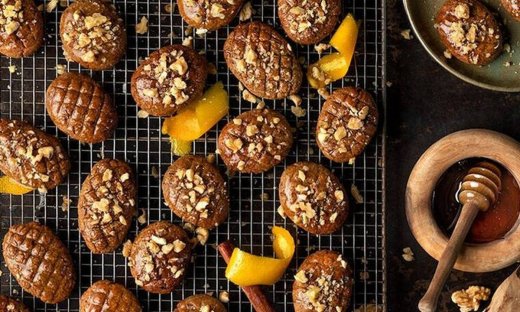 Μελομακάρονα με βρόμη και λιναρόσπορο από τον Άκη Πετρετζίκη