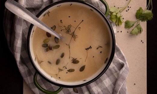 Κολοκυθόσουπα που δεν είναι βελουτέ: Η συνταγή με 92 θερμίδες