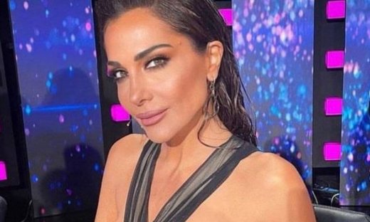 J2Us: Το φόρεμα της Δέσποινας Βανδή και τα σχόλια στο Twitter