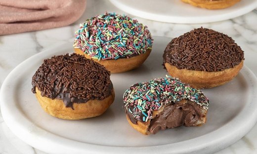 Γεμιστά donuts με 4 υλικά από τον Άκη Πετρετζίκη!