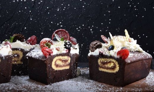 Γεμιστό κέικ βανίλια σοκολάτα από τον Άκη Πετρετζίκη