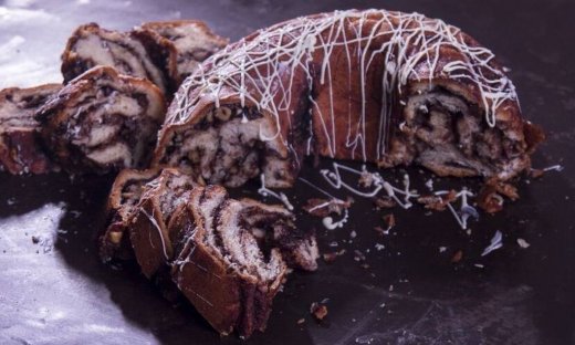 Γλυκό ψωμί με πραλίνα σοκολάτας από τον Άκη Πετρετζίκη