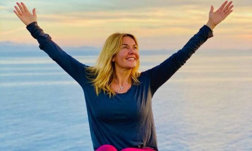 Χριστίνα Παππά: Βγαίνω έξω από το μαγαζί, με αρπάζει από το χέρι και μου δίνει ένα φιλί»