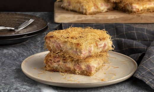 Ζαμπονοτυρόπιτα με κανταΐφι από τον Άκη Πετρετζίκη