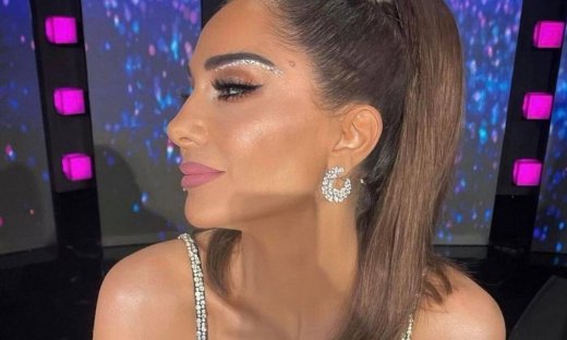 Όλοι μιλάνε για την αλά Ariana Grande, Βανδή, με το glitter στα φρύδια