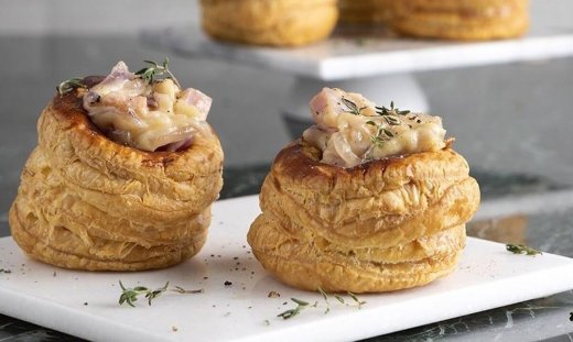 Ζαμπονοτυροπιτάκια βολοβάν από τον Άκη Πετρετζίκη