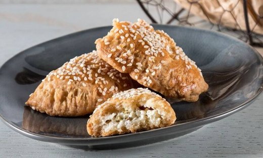 Σπιτικά τυροπιτάκια κουρού από τον Άκη Πετρετζίκη