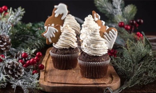 Χριστουγεννιάτικα cupcakes από τον Άκη Πετρετζίκη