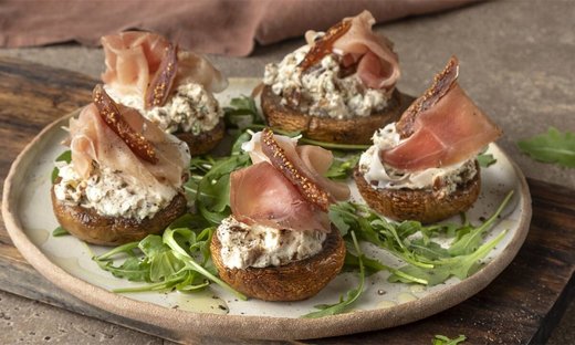 Μανιτάρια γεμιστά με τυρί κρέμα και αποξηραμένα σύκα από τον Άκη Πετρετζίκη